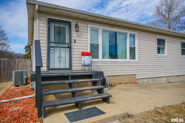 221 N STEWART Street, Creve Coeur, IL 61610