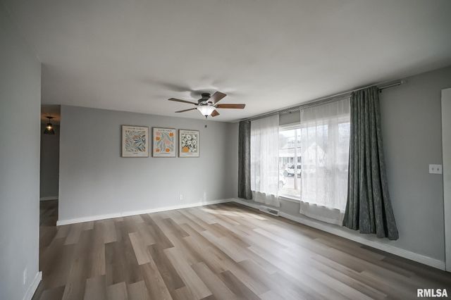 221 N STEWART Street, Creve Coeur, IL 61610