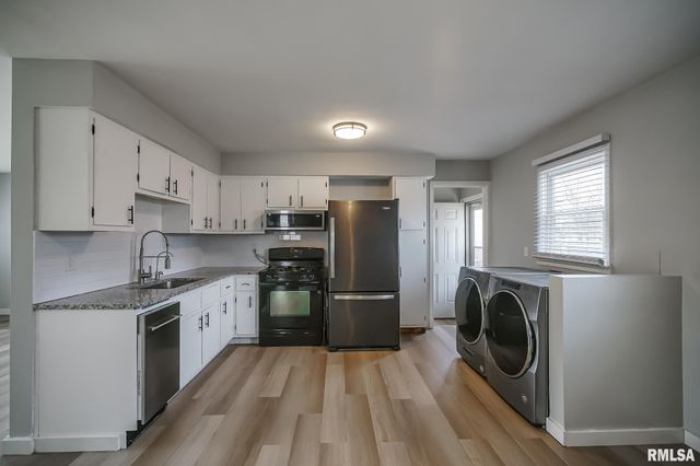 221 N STEWART Street, Creve Coeur, IL 61610