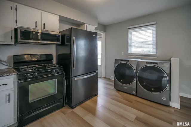 221 N STEWART Street, Creve Coeur, IL 61610