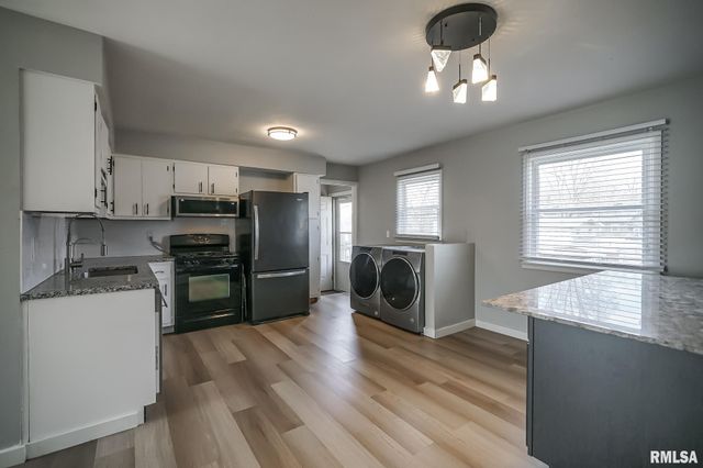 221 N STEWART Street, Creve Coeur, IL 61610