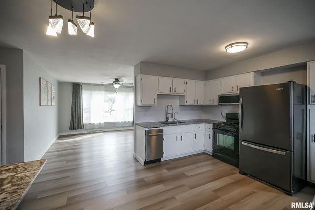 221 N STEWART Street, Creve Coeur, IL 61610