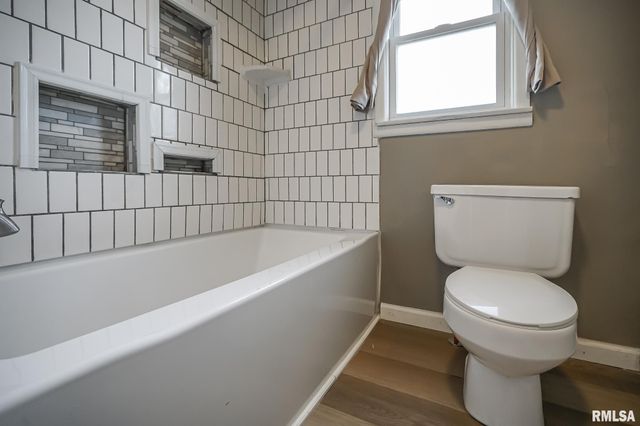 221 N STEWART Street, Creve Coeur, IL 61610