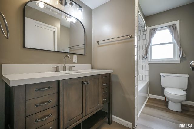 221 N STEWART Street, Creve Coeur, IL 61610