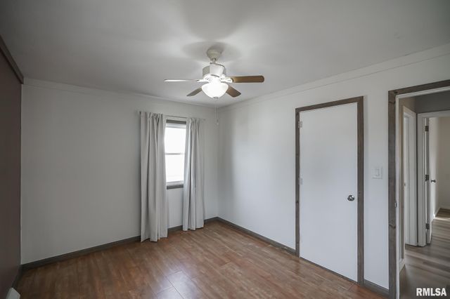 221 N STEWART Street, Creve Coeur, IL 61610