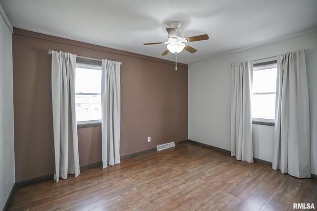 221 N STEWART Street, Creve Coeur, IL 61610