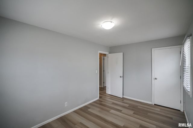 221 N STEWART Street, Creve Coeur, IL 61610