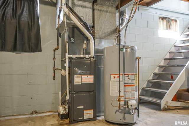 221 N STEWART Street, Creve Coeur, IL 61610