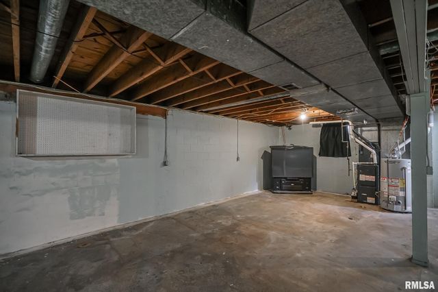 221 N STEWART Street, Creve Coeur, IL 61610