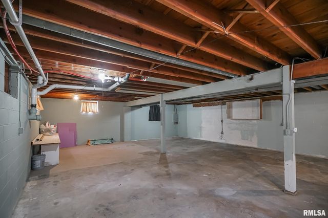 221 N STEWART Street, Creve Coeur, IL 61610