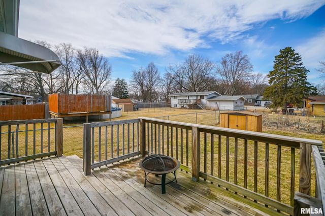 221 N STEWART Street, Creve Coeur, IL 61610