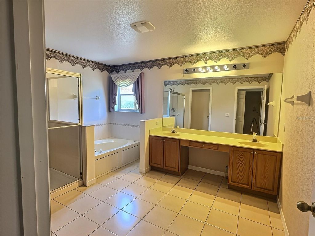 Image 14 of property listing at 2414 HURON CIRCLE, Kissimmee, FL 34746