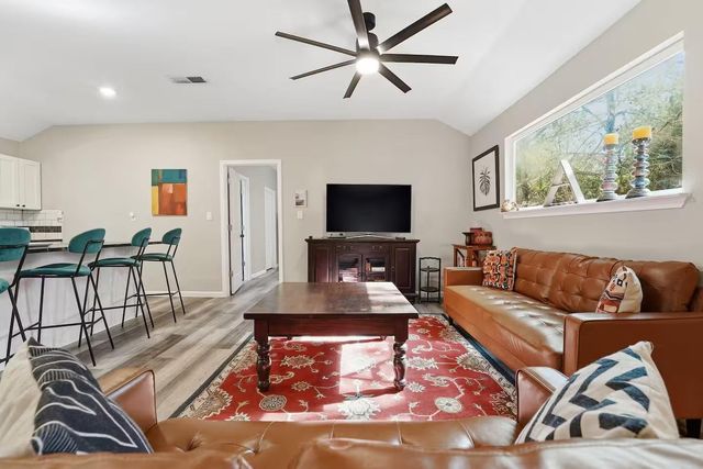 201 Winfield Thicket RD, Bastrop, TX 78602