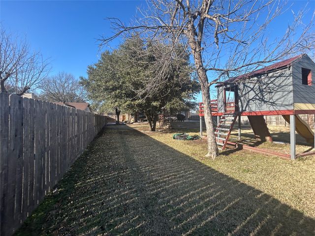 612 Arleta Lane, Ennis, TX 75119