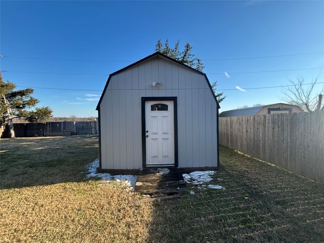 612 Arleta Lane, Ennis, TX 75119
