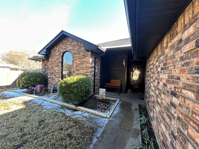 612 Arleta Lane, Ennis, TX 75119