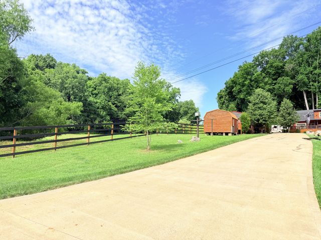 3021 Nicole Rd, Clarksville, TN 37040