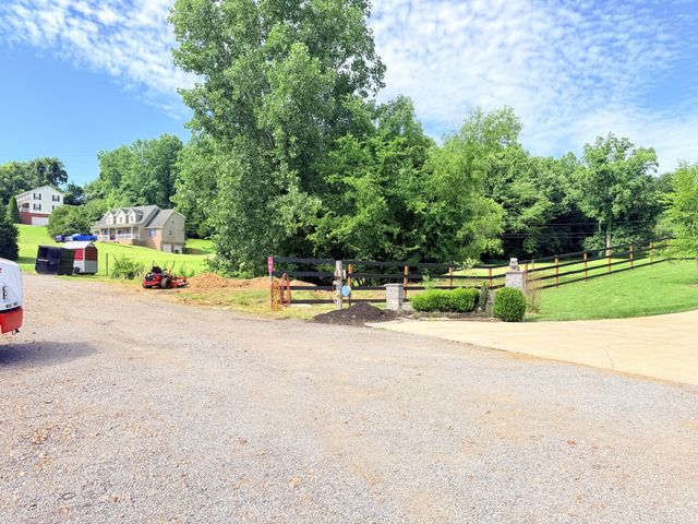 3021 Nicole Rd, Clarksville, TN 37040
