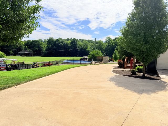3021 Nicole Rd, Clarksville, TN 37040