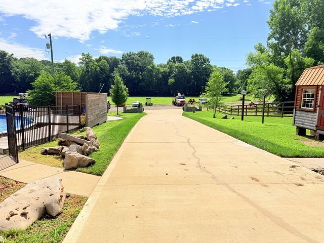 3021 Nicole Rd, Clarksville, TN 37040