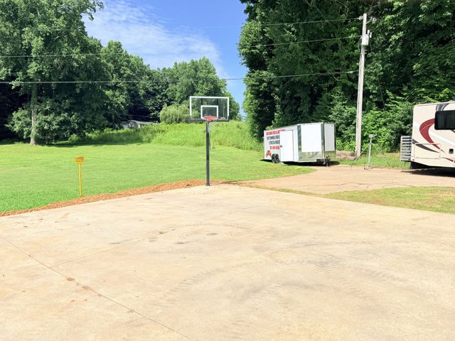 3021 Nicole Rd, Clarksville, TN 37040