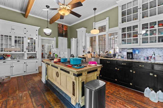 900 E Fannin, Marshall, TX 75670