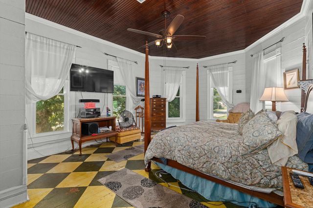 900 E Fannin, Marshall, TX 75670