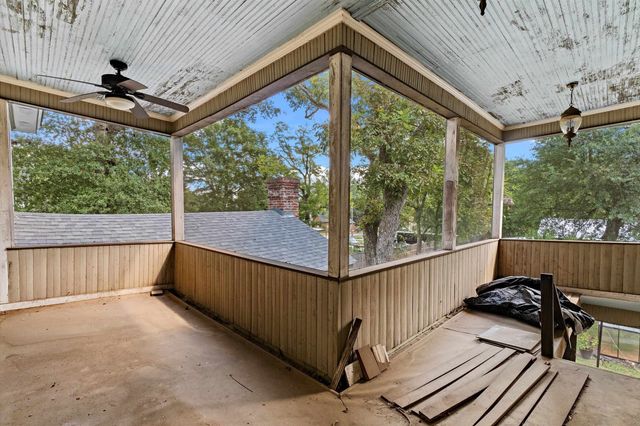 900 E Fannin, Marshall, TX 75670