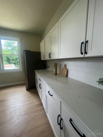 6211 Coleridge Avenue, Cincinnati, OH 45213
