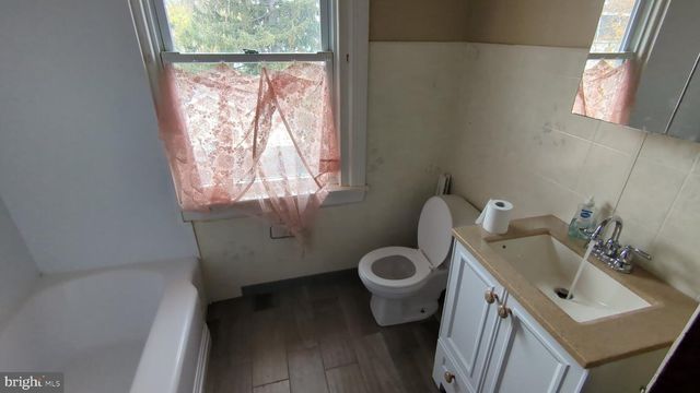 1006 MAPLE AVE, Sharon Hill, PA 19079