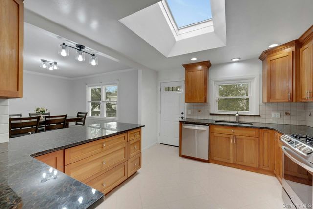 84 Palmer Avenue, Scarsdale, NY 10583