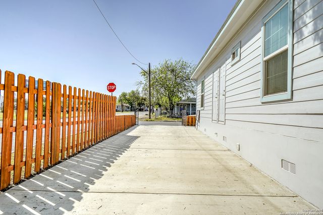 1503 Edison Dr, San Antonio, TX 78201