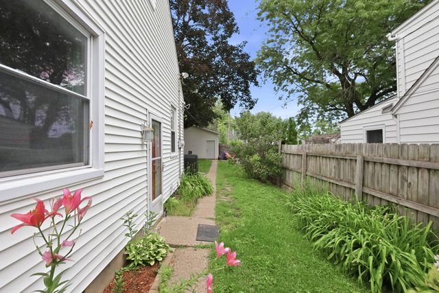 1120 W Lombard Street, Davenport, IA 52804
