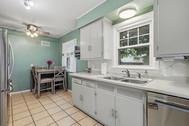 1120 W Lombard Street, Davenport, IA 52804