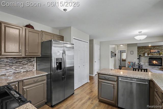 6433 Woodcrest Ridge, Clarkston, MI 48346