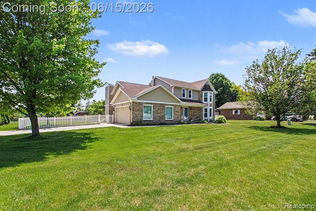 6433 Woodcrest Ridge, Clarkston, MI 48346