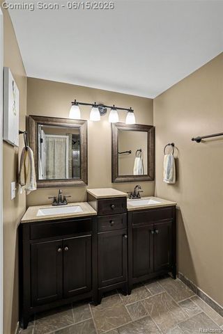 6433 Woodcrest Ridge, Clarkston, MI 48346
