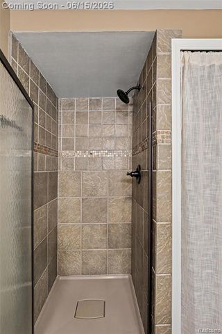 6433 Woodcrest Ridge, Clarkston, MI 48346