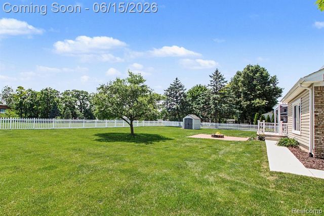 6433 Woodcrest Ridge, Clarkston, MI 48346