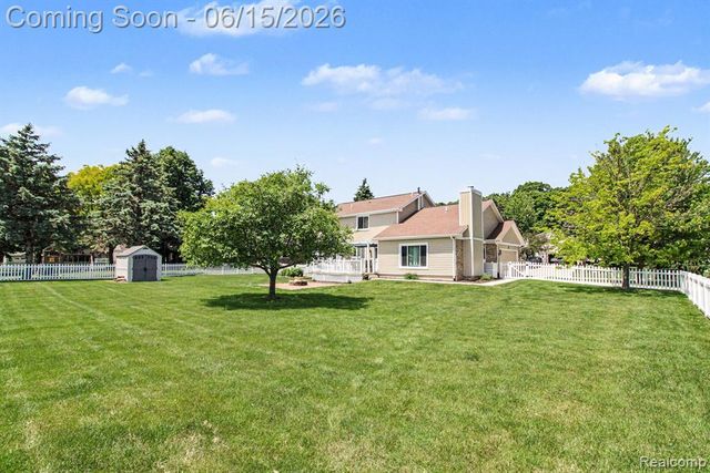 6433 Woodcrest Ridge, Clarkston, MI 48346