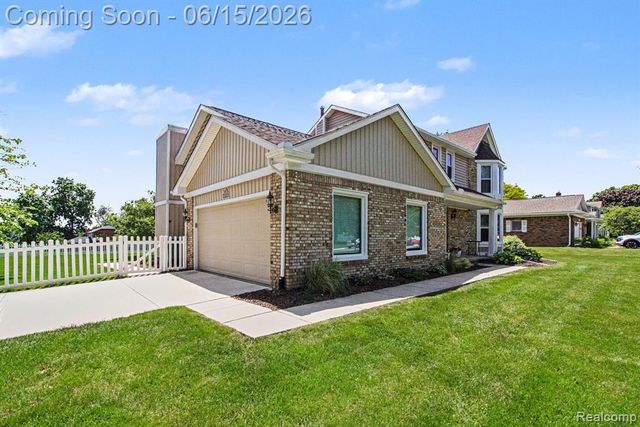 6433 Woodcrest Ridge, Clarkston, MI 48346