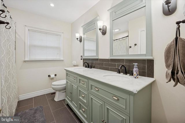 740 GRANT RD, Mount Laurel, NJ 08054