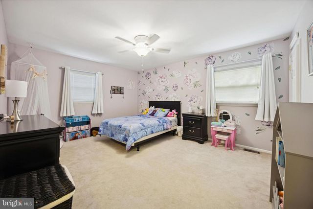 740 GRANT RD, Mount Laurel, NJ 08054