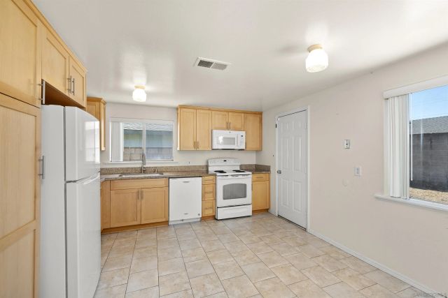 941 Grove Ave, Imperial Beach, CA 91932