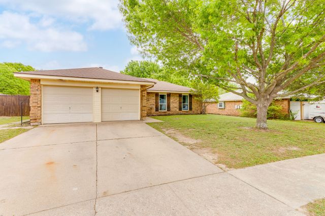425 Little Fox Lane, Fort Worth, TX 76108