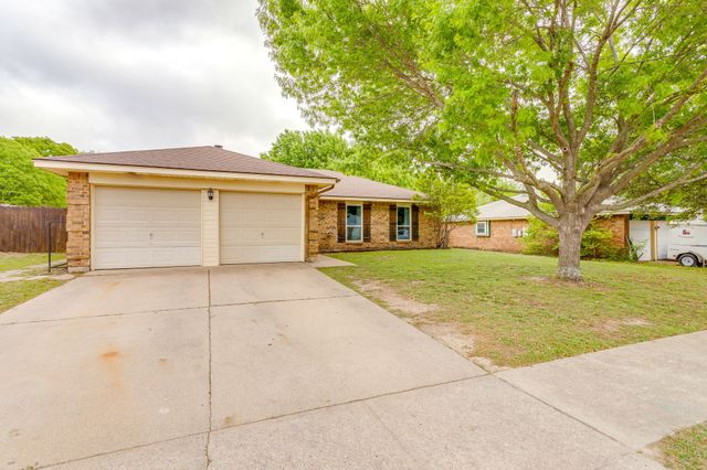 425 Little Fox Lane, Fort Worth, TX 76108