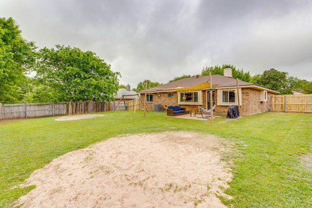 425 Little Fox Lane, Fort Worth, TX 76108