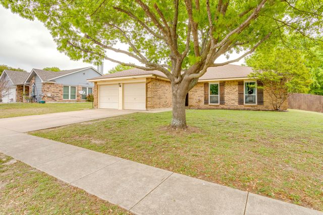 425 Little Fox Lane, Fort Worth, TX 76108