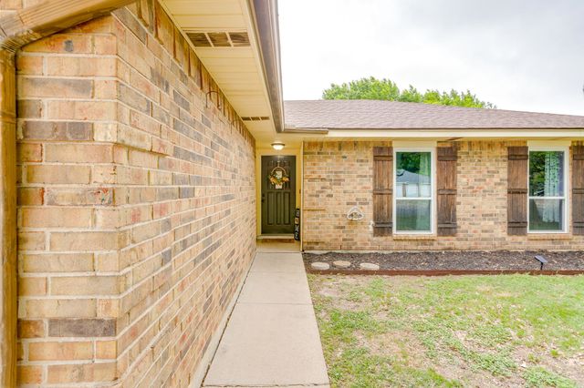425 Little Fox Lane, Fort Worth, TX 76108