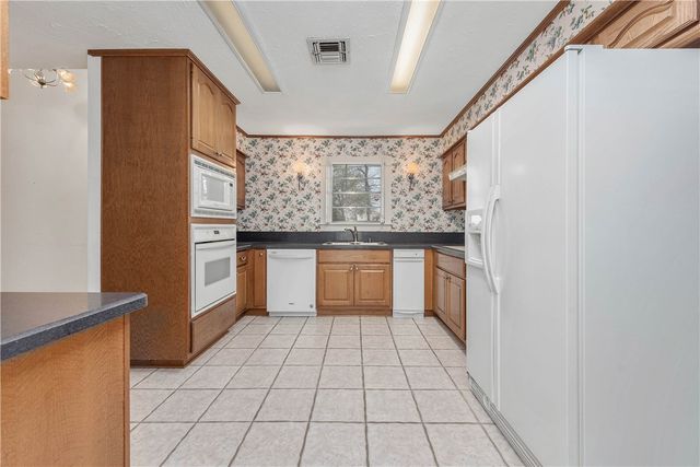 12994 Hunters Creek Road, College Station, TX 77845